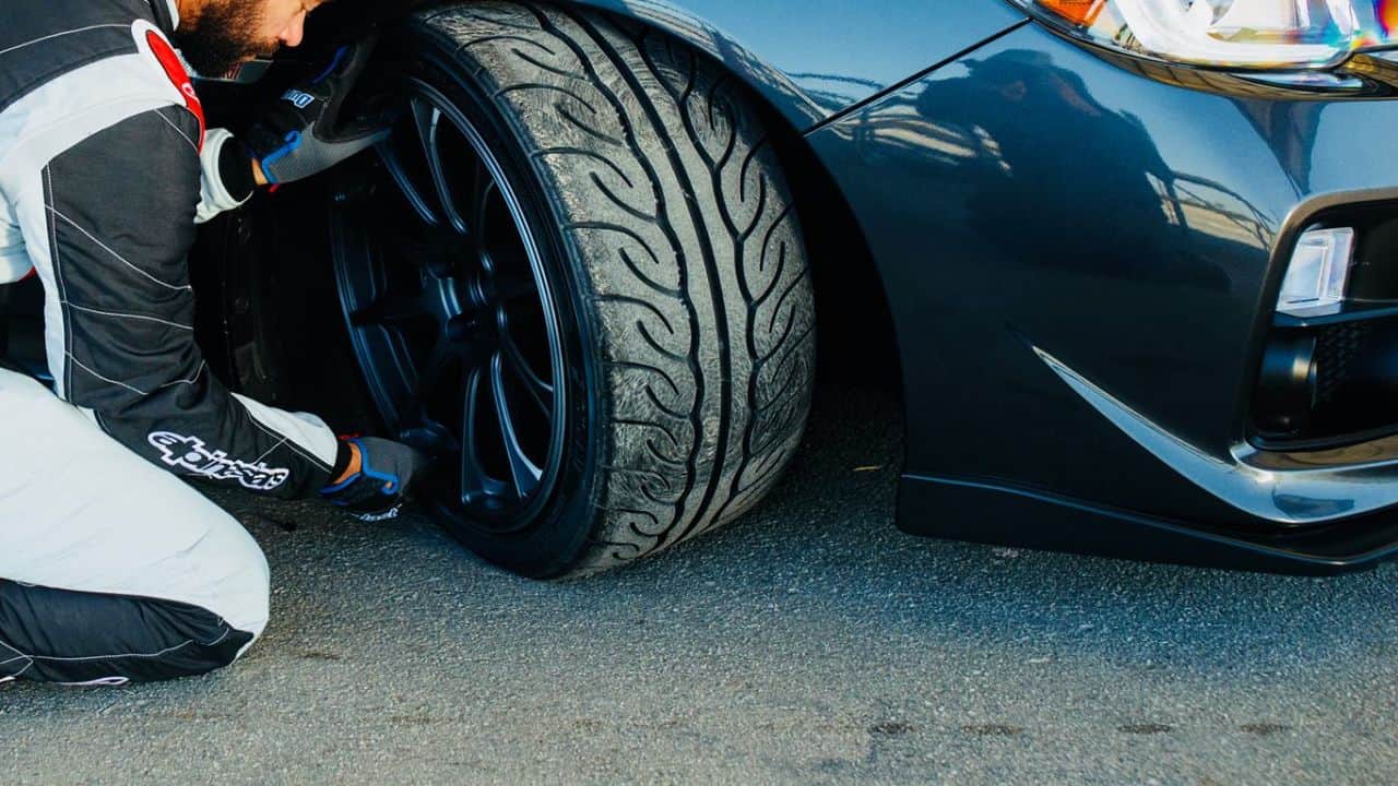 How to Check Tire Pressure Without Gauge