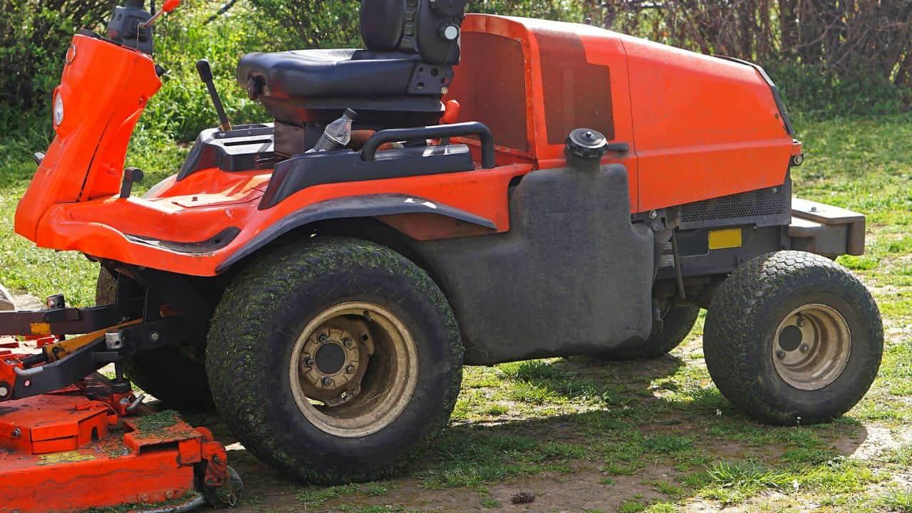 How to Seat a Lawn Mower Tire